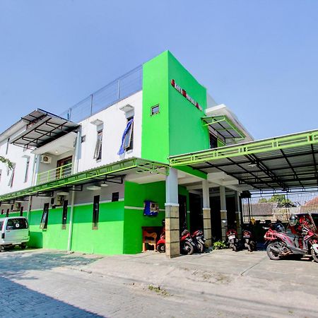 Super Oyo 93012 Griya Kencana Asri Syariah Lawean Exteriér fotografie