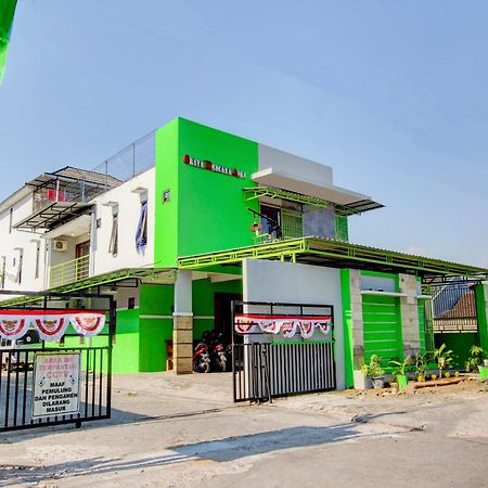 Super Oyo 93012 Griya Kencana Asri Syariah Lawean Exteriér fotografie
