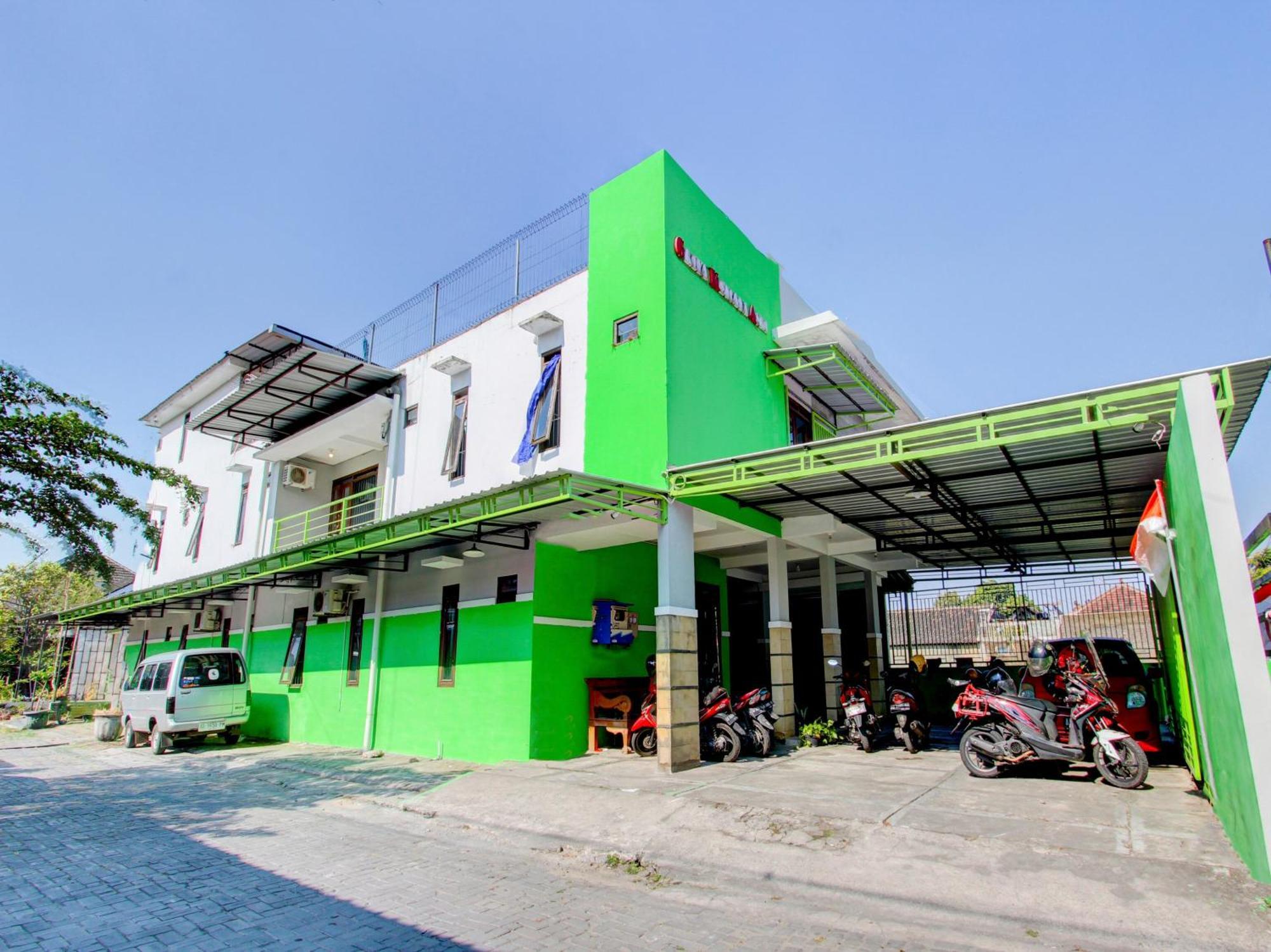 Super Oyo 93012 Griya Kencana Asri Syariah Lawean Exteriér fotografie