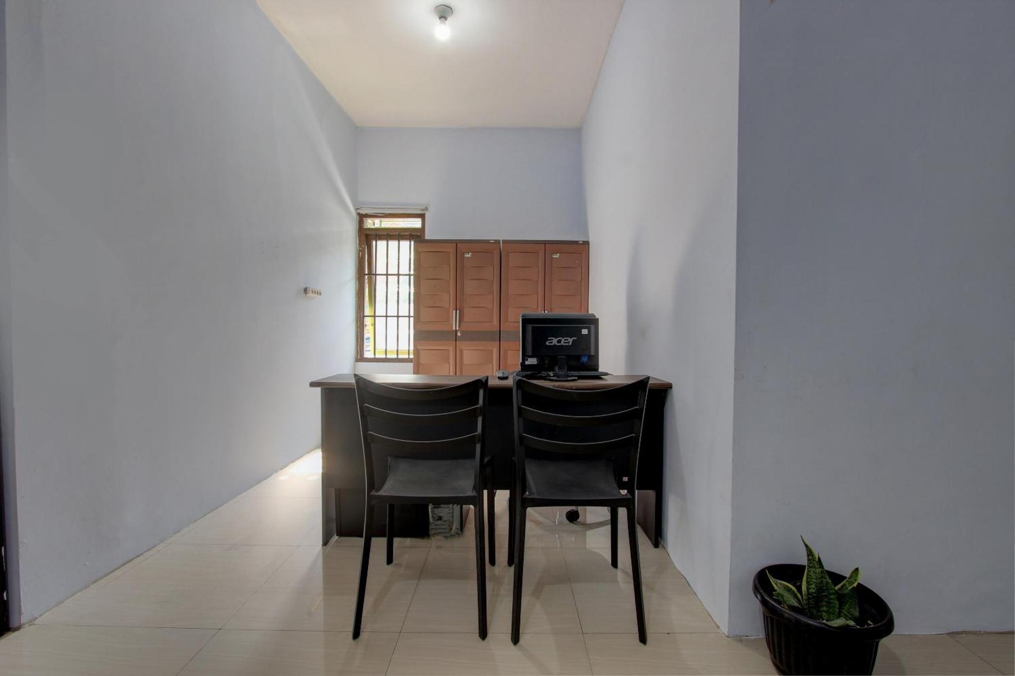 Super Oyo 93012 Griya Kencana Asri Syariah Lawean Exteriér fotografie