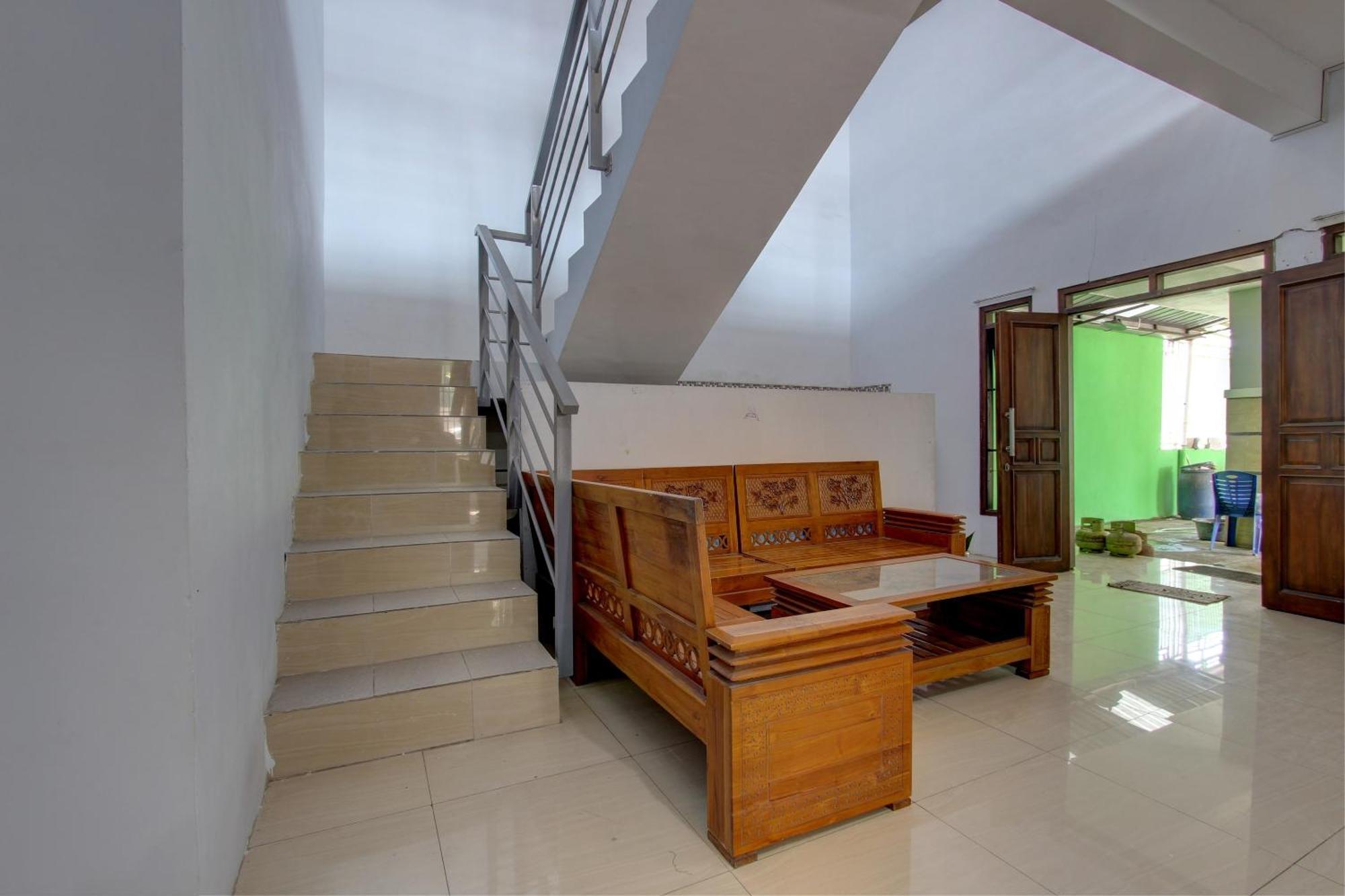 Super Oyo 93012 Griya Kencana Asri Syariah Lawean Exteriér fotografie