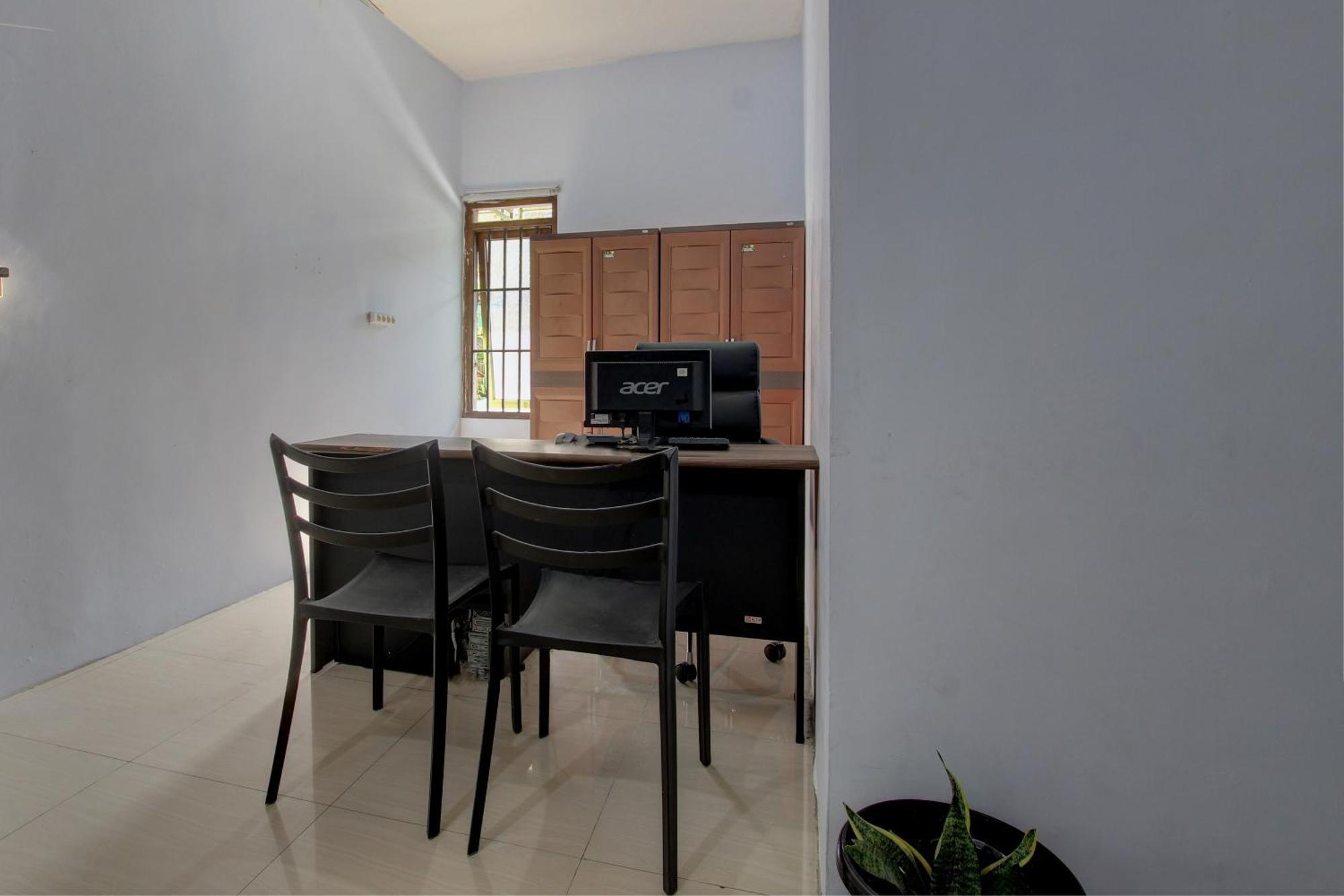 Super Oyo 93012 Griya Kencana Asri Syariah Lawean Exteriér fotografie