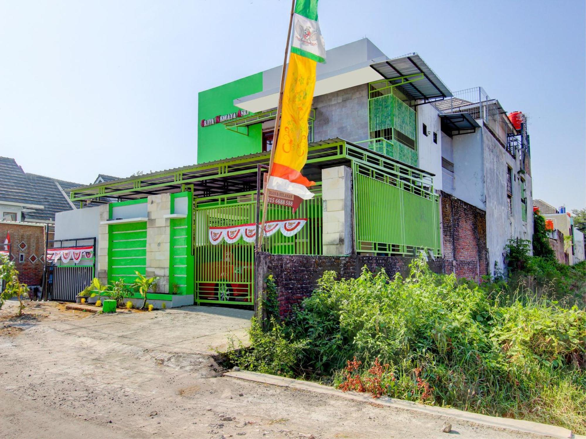 Super Oyo 93012 Griya Kencana Asri Syariah Lawean Exteriér fotografie
