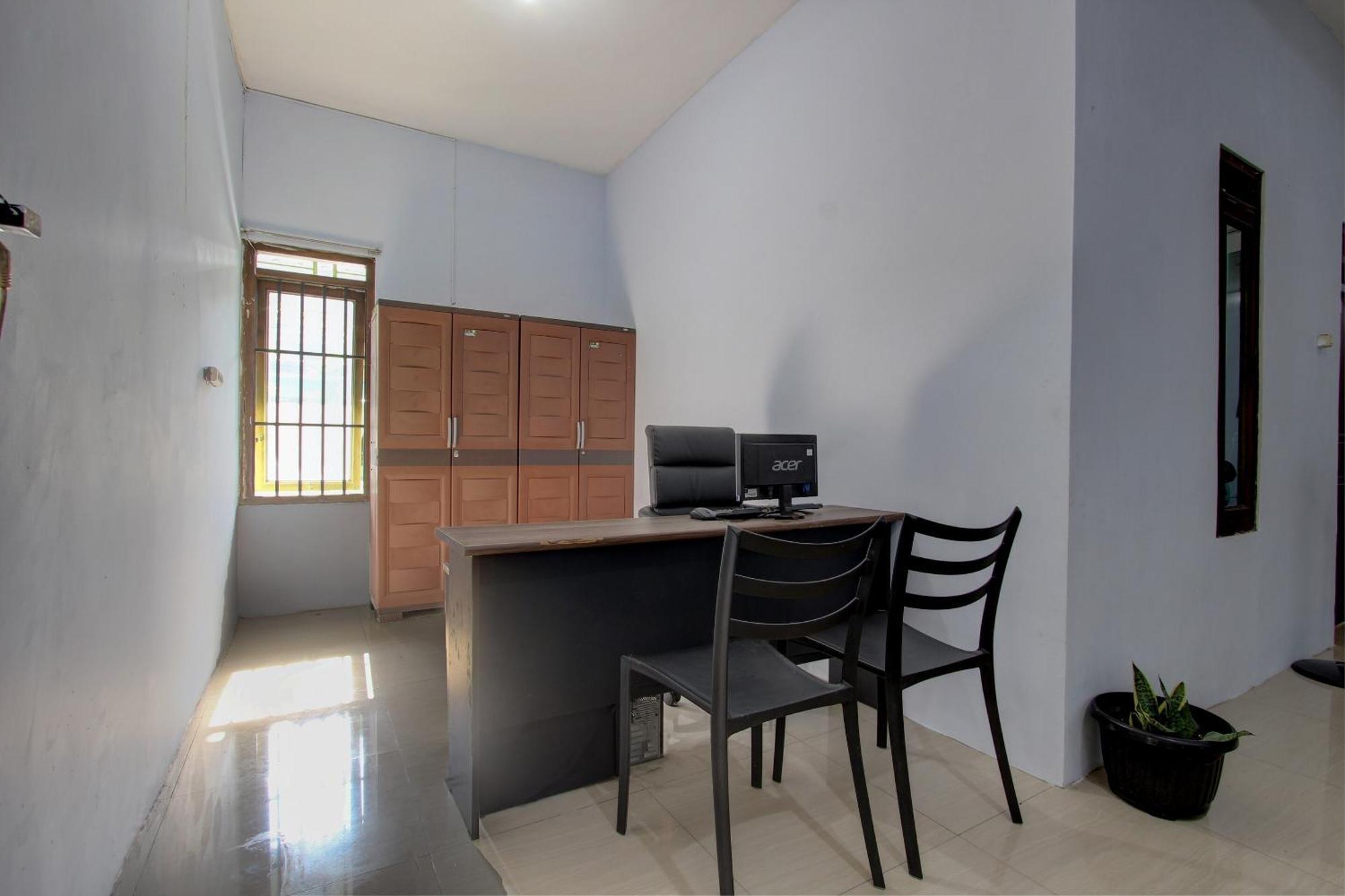 Super Oyo 93012 Griya Kencana Asri Syariah Lawean Exteriér fotografie